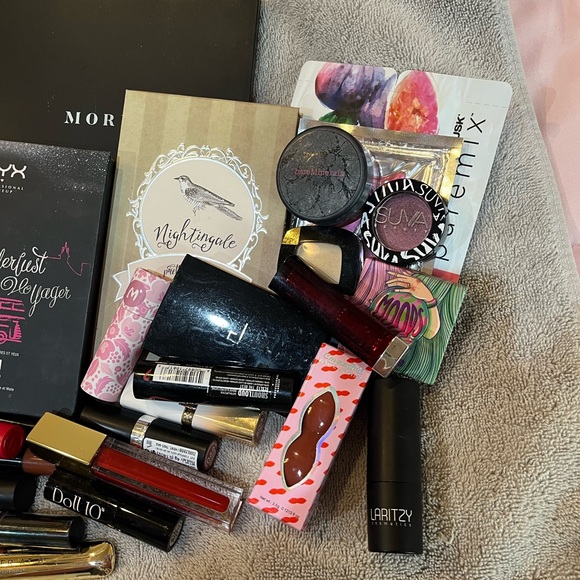 KYLIE,TARTE, MAC, DOLL 10 & MORE MAKE UP BUNDLE - Picture 5 of 7